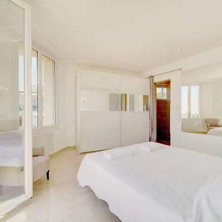 Brand New Three Bedroom With Sea Views Διαμέρισμα *