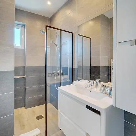 Brand New Three Bedroom With Sea Views Διαμέρισμα