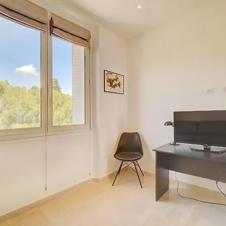 Brand New Three Bedroom With Sea Views Διαμέρισμα *